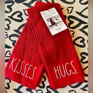 New! Rae Dunn set of kitchen towels NWT